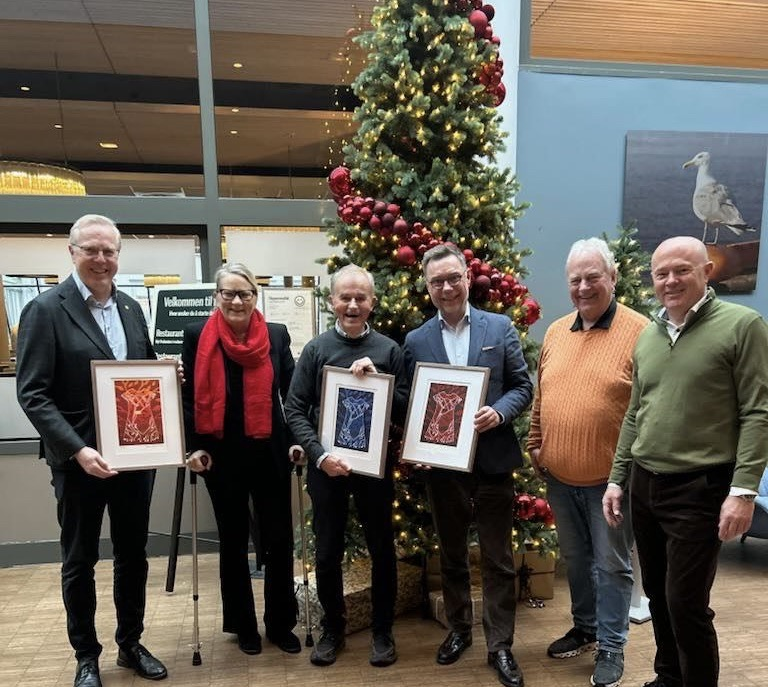 Overlevering av gave til Oseberg hotell